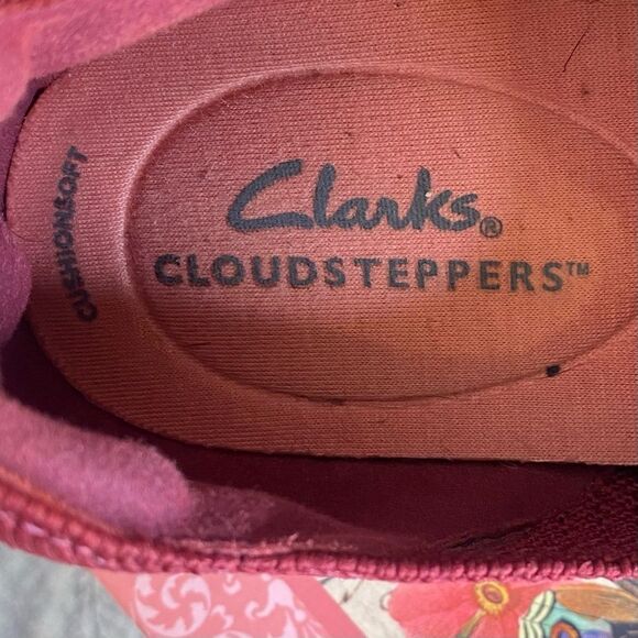 Clarks Cloudsteppers Burgundy Slip Ons Womens Size 8.5 Cushioned Lightweight - Picture 7 of 8